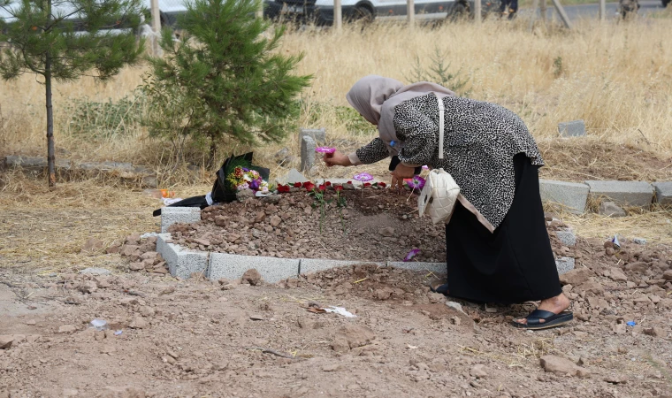 Diyarbakır’da Narin gözyaşlarıyla toprağa verildi