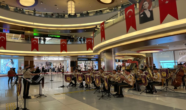 Malatya Park AVM'de Gaziler Günü konseri