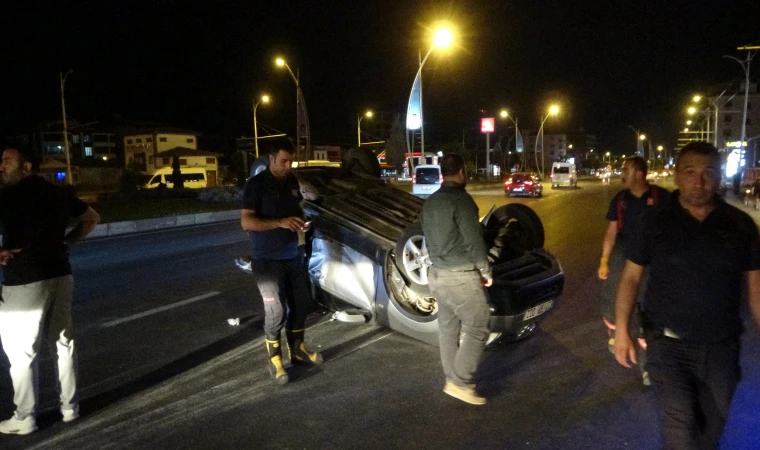 Malatya'da 4 aracın karıştığı kazada ortalık savaş alanına döndü: 3 yaralı