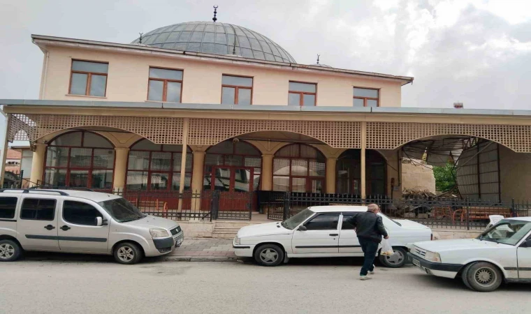 Malatya'da depremde hasar alan tarihi camiler ayağa kaldırılıyor