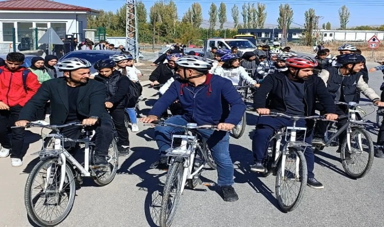 Öğrenciler madde bağımlılığına karşı pedal çevirdi