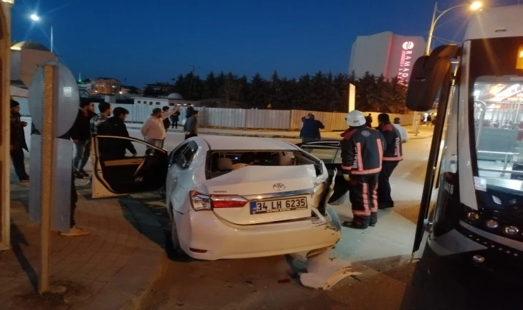 Malatya'da trambüs ile otomobil çarpıştı: 5 yaralı