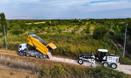 Yeşilyurt Belediyesi'nden kış öncesinde yol atağı