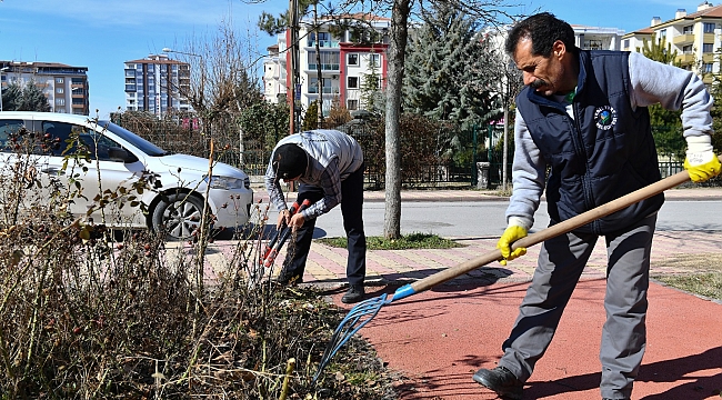 YEŞİLYURT’TA PARKLAR BAHARA HAZIRLANIYOR