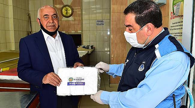 Büyükşehir Fırınlara Maske Dağıttı