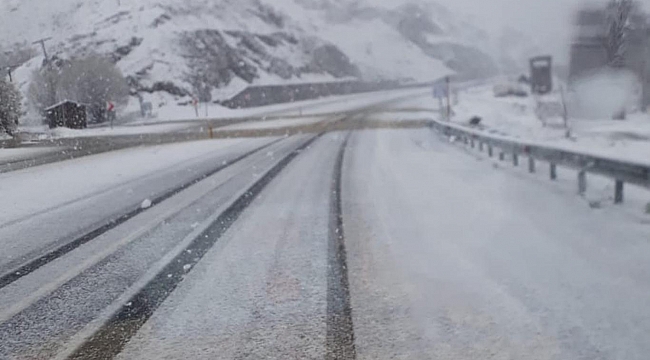 Elazığ'da nisan ayında şaşırtan kar yağışı