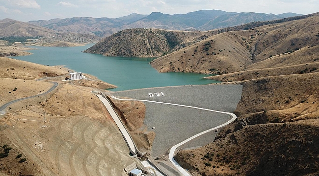 Elazığ'ın içme suyu projesinde ana isale hattında son 700 metreye gelindi 