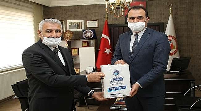 Başkan Güder'den Berberlere Maske Desteği