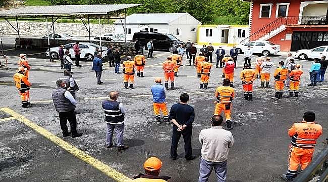 Başkan Güder’den,Temizlik İşçilerine 1 Mayıs Süprizi