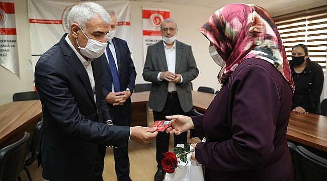 Başkan Güder Yetim Annelerinin Anneler Gününü Kutladı