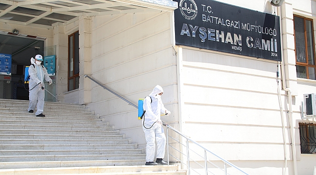 BATTALGAZİ BELEDİYESİ İBADETE AÇILACAK CAMİLERDE DEZENFEKTE ÇALIŞMASI BAŞLATTI