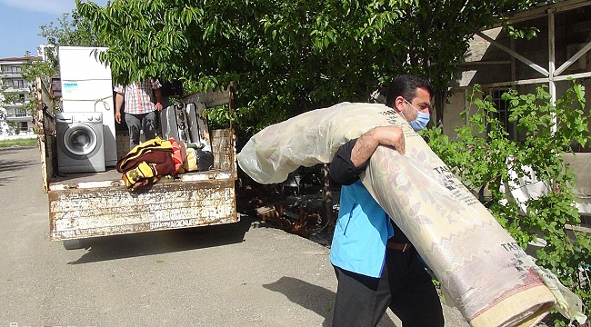 Evlerinde halıları dahi olmayan aileye müftülükten yardım yapıldı