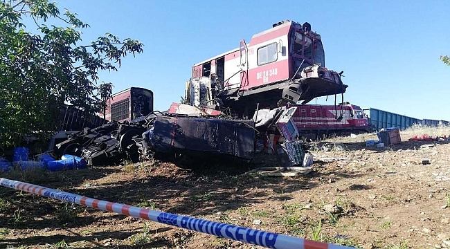 Malatya'da yük trenleri kafa kafaya çarpıştı: Bir ölü 4 yaralı