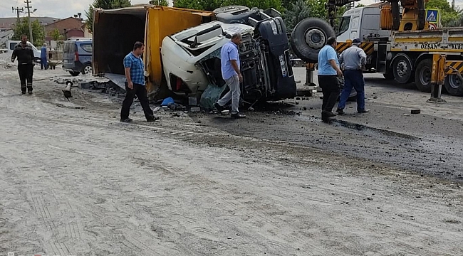 Malatya'da freni boşalan kamyon ortalığı birbirine kattı