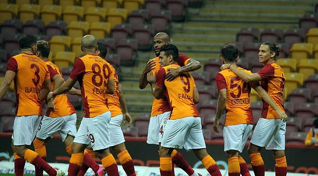 Galatasaray Azeri Rakibini 3 Golle Geçti 