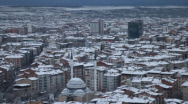 Malatyalılar mevsimin ilk kar yağışını sevinçle karşıladı 