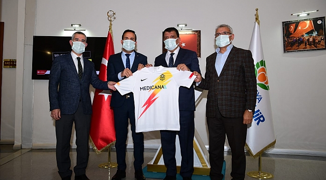 YENİ MALATYASPOR BAŞKANI ADİL GEVREK’TEN BAŞKAN GÜRKAN’A ZİYARET