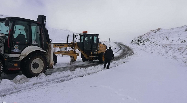 Malatya’da kar yağışı nedeniyle 25 mahalle yolu ulaşıma kapandı 