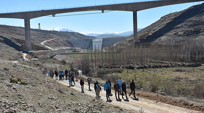 ‘TELEFONU BIRAK ÇEVRENE BAK’ DOĞA YÜRÜYÜŞÜ YAPILDI