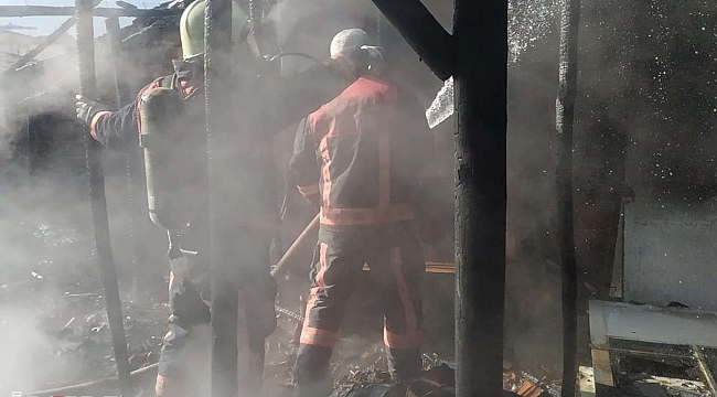 Malatya'da çıkan çatı yangını korkulu anlara neden oldu 