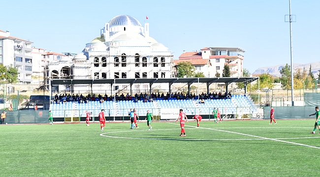 YeşilyurtBelediyespor zirveye doğru tırmanıyor