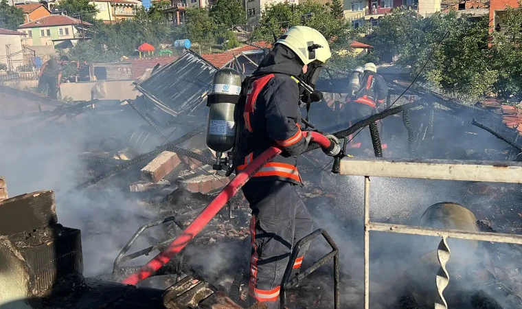 Malatya’da çatıda çıkan yangın korkuttu