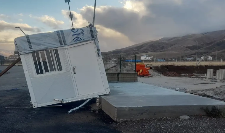 Şiddetli fırtına deprem bölgesi Malatya'da hasara yol açtı