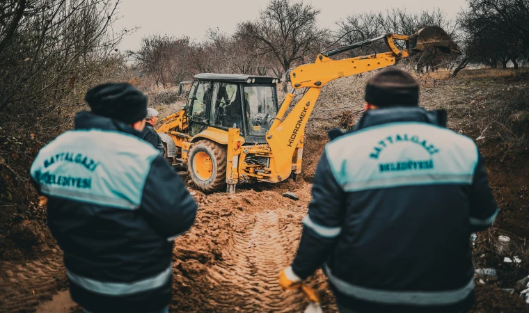 Battalgazi Belediyesi Ekiplerinden Yenice Mahallesi’nde Alt Yapı Ve Stabilize Çalışması