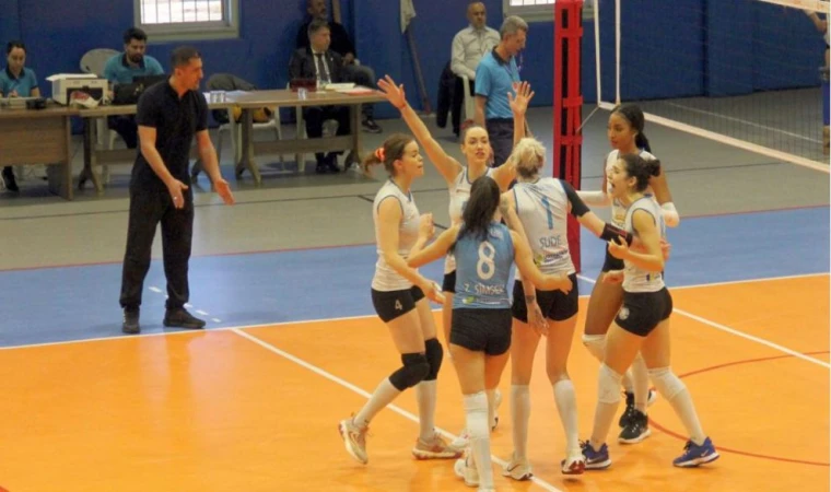 BAYANLAR VOLEYBOL'DA MALATYAMIZIN SULTANLARI ELAZIĞ TIFFANY'İ 3-0 YENDI.