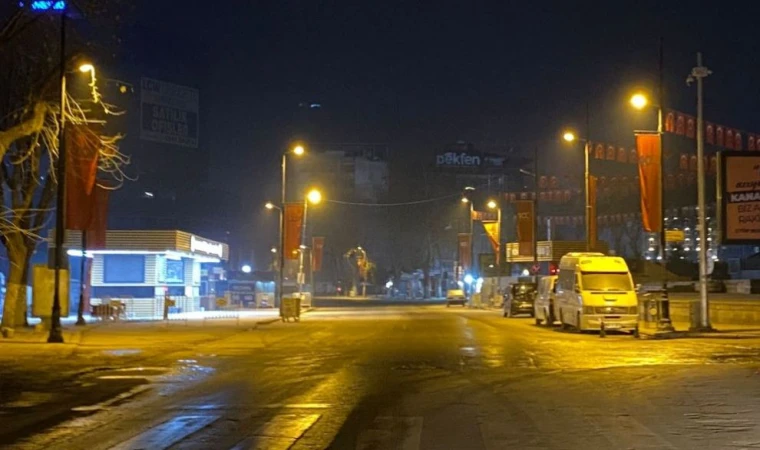 Depremden Ancak 11 Ay Sonra Kent Merkezi Gece Aydınlatılabildi