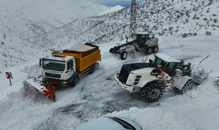 Malatya'da kar yağışı nedeniyle kapanan yollar açıldı