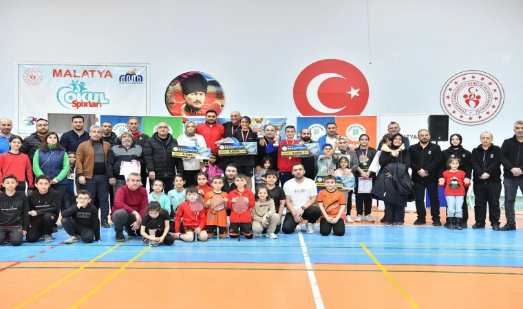 Aileler arası Badminton Turnuvası büyük ilgi gördü