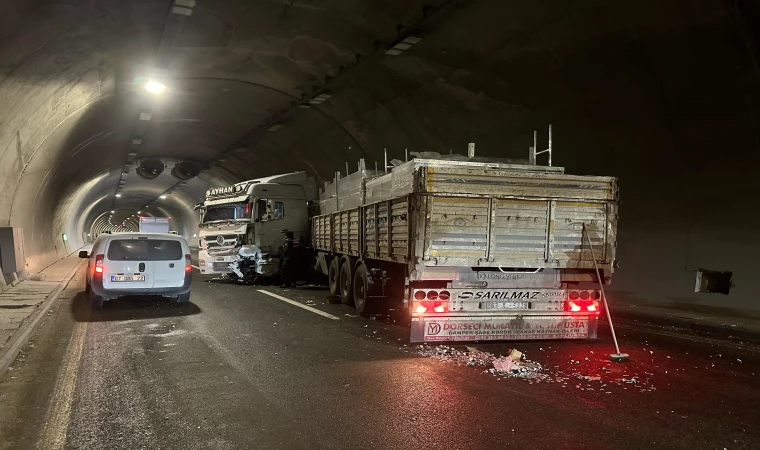 Erkenek Tüneli'nde trafik kazası: 1 yaralı