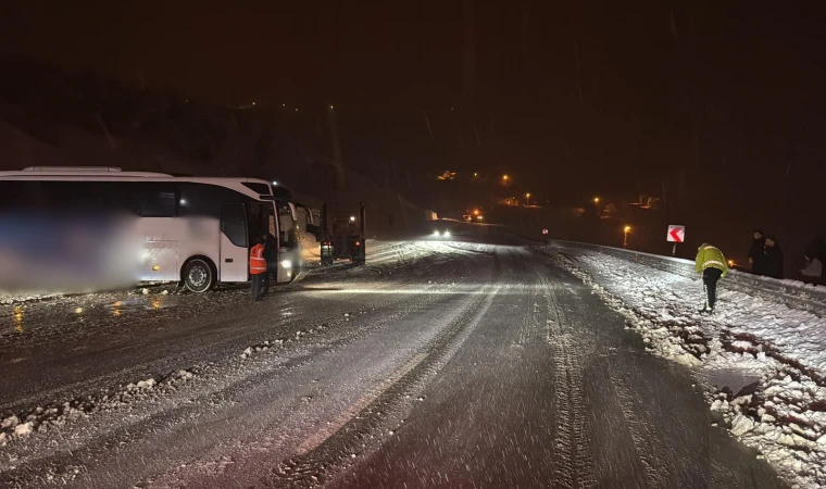 Malatya'da yolcu otobüsü istinat duvarına çarptı: 9 yaralı