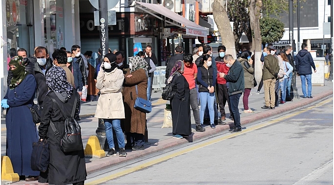 Sosyal mesafeye uyanlardan uymayanlara tepki 