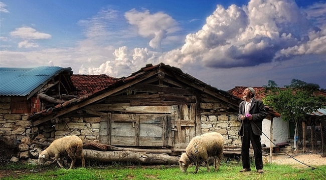 Kalabalık şehirlerden kırsala göç başladı…